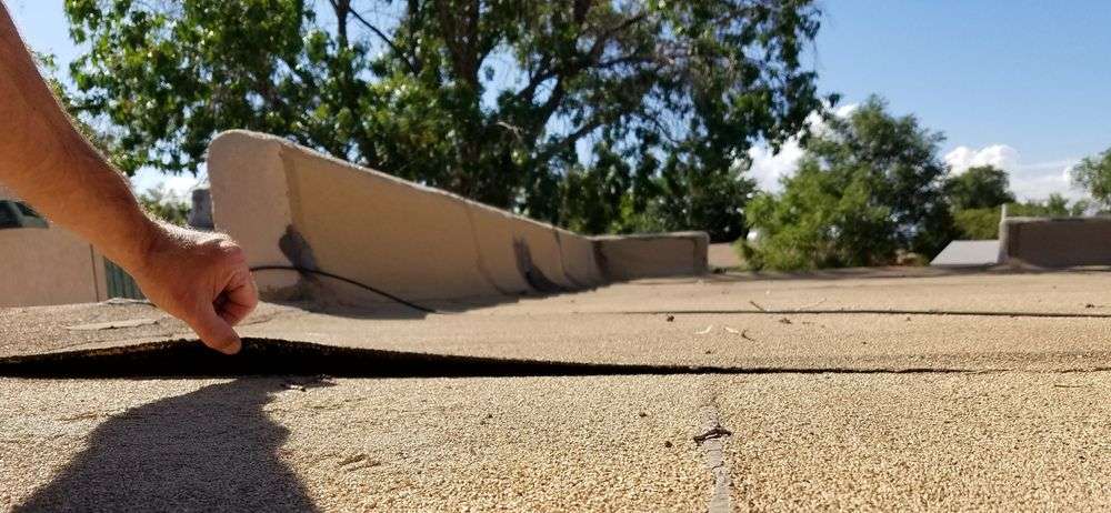 Losliggend dakleer op plat dak in Heemskerk